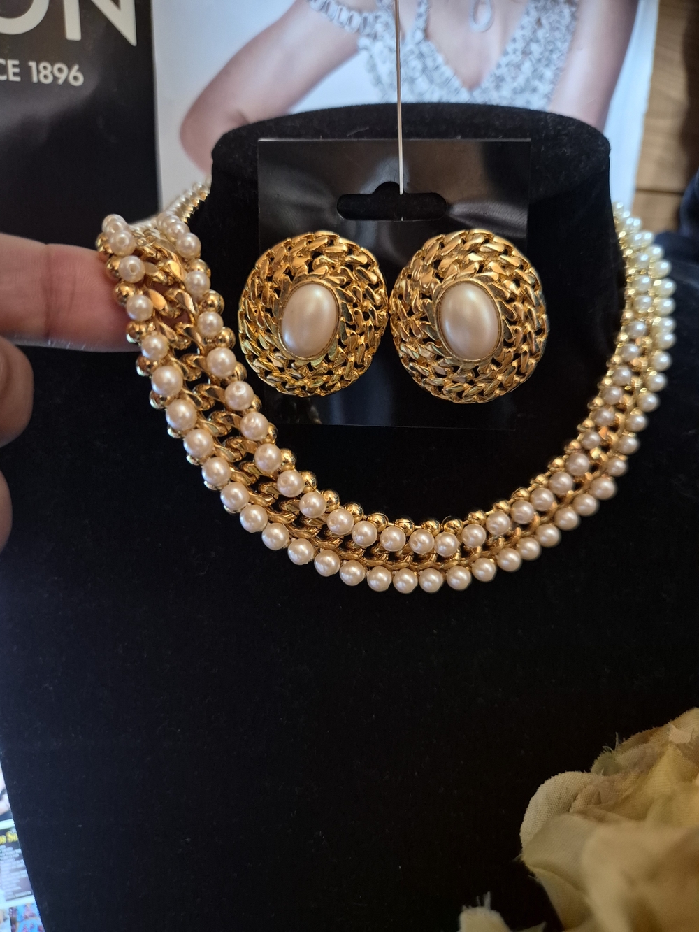 STUNNING!! Multi-Strand Pearl Necklace with Gold and Cream Statement Earrings - Picture 1 of 7